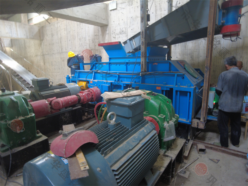 破石液壓對輥機(jī) 破石液壓對輥機(jī)